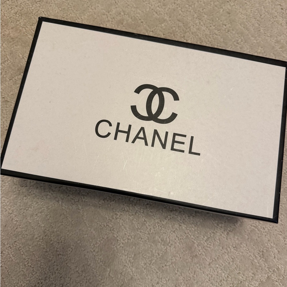 CHANEL Women's Black and Cream Espadrilles - Picture 4 of 4